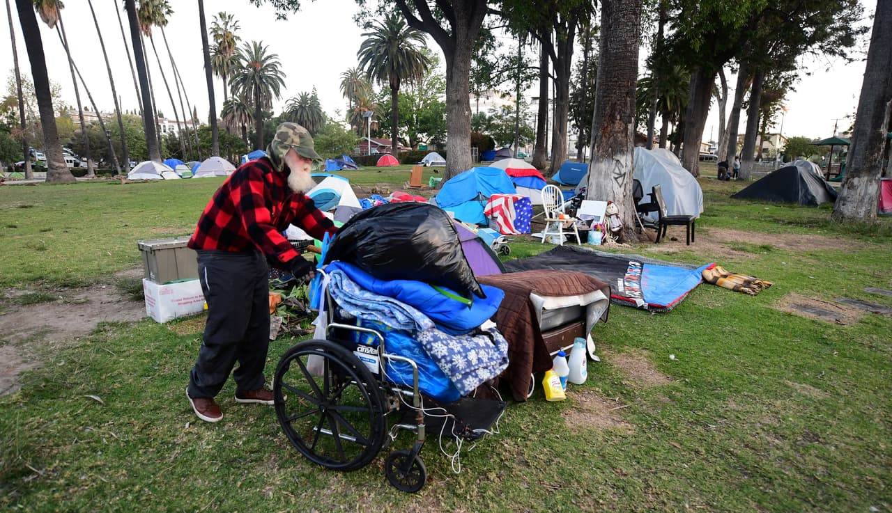 Finalmente, en 
<b>Los Ángeles</b> se contabilizaron más de 
<b>65,000 personas</b> viviendo en las calles en 2022, siendo la ciudad en todo el estado y el país más afectada por esta situación.