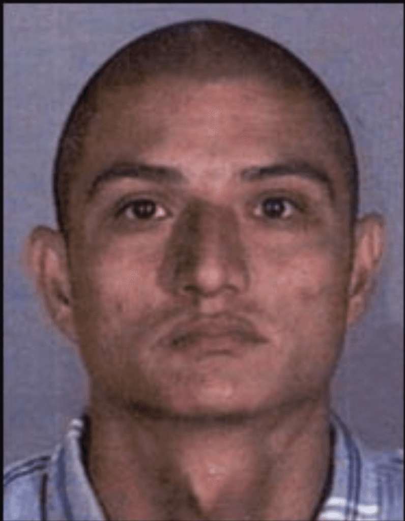 Ruben Villa, es buscado por asesinar a una persona el 14 de octubre de 2005, la víctima fue confrontada en su vehículo por el sospechoso, quien le disparó varias veces. Para el momento del crimen Villa estaba en libertad condicional.