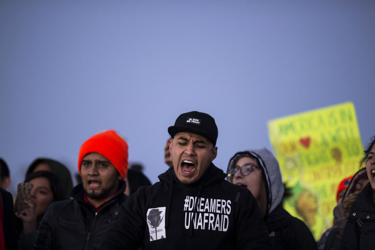 “Los demócratas nos han fallado”, aseguran dreamers tras aprobación del presupuesto