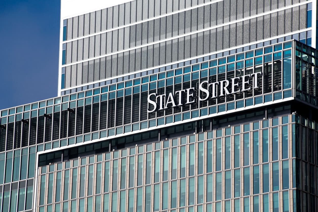 <b>Puesto 11. State Street Corp</b>
<br>
<br>Porcentaje de energía verde del total que usa: 104%.
<br>
<br>Uso anual de energía verde: 158,991,503 kWh. 
<br>
<br>Industria: finanzas.
<br>
<br>Fuente de energía verde: solar y eólica.
<br>