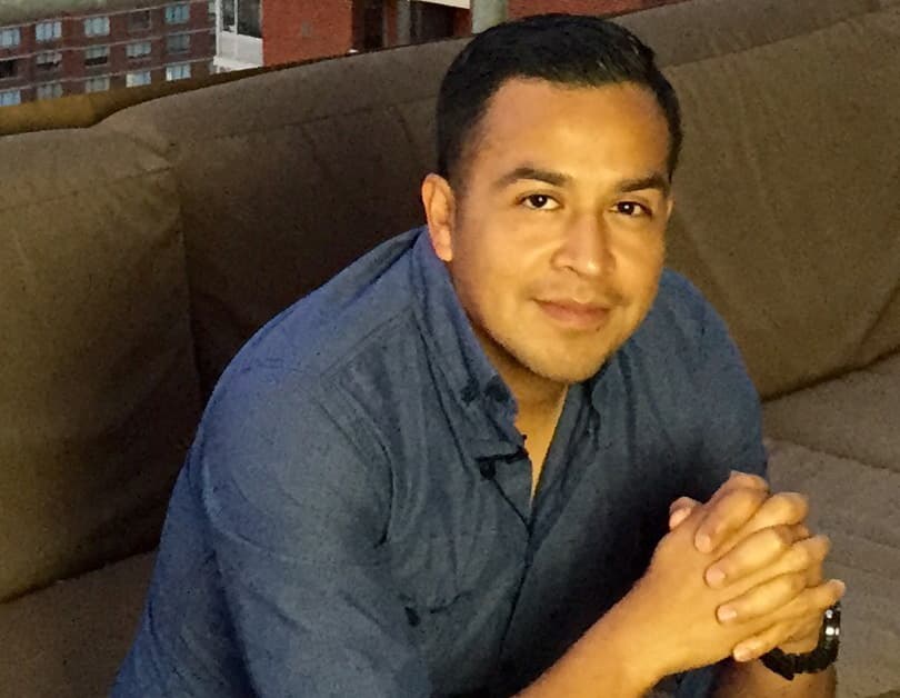 César Vargas fue el primer abogado 'Dreamer' de Nueva York cuando en febrero de 2016 obtuvo su licencia después de cuatro años de batalla judicial para ejercer su profesión. Vargas es un conocido activista en favor de los inmigrantes indocumentados. Puedes leer su historia 
<a href="http://www.univision.com/noticias/hispanos/cesar-vargas-se-convierte-en-el-primer-abogado-dreamer-de-nueva-york">aquí</a>.