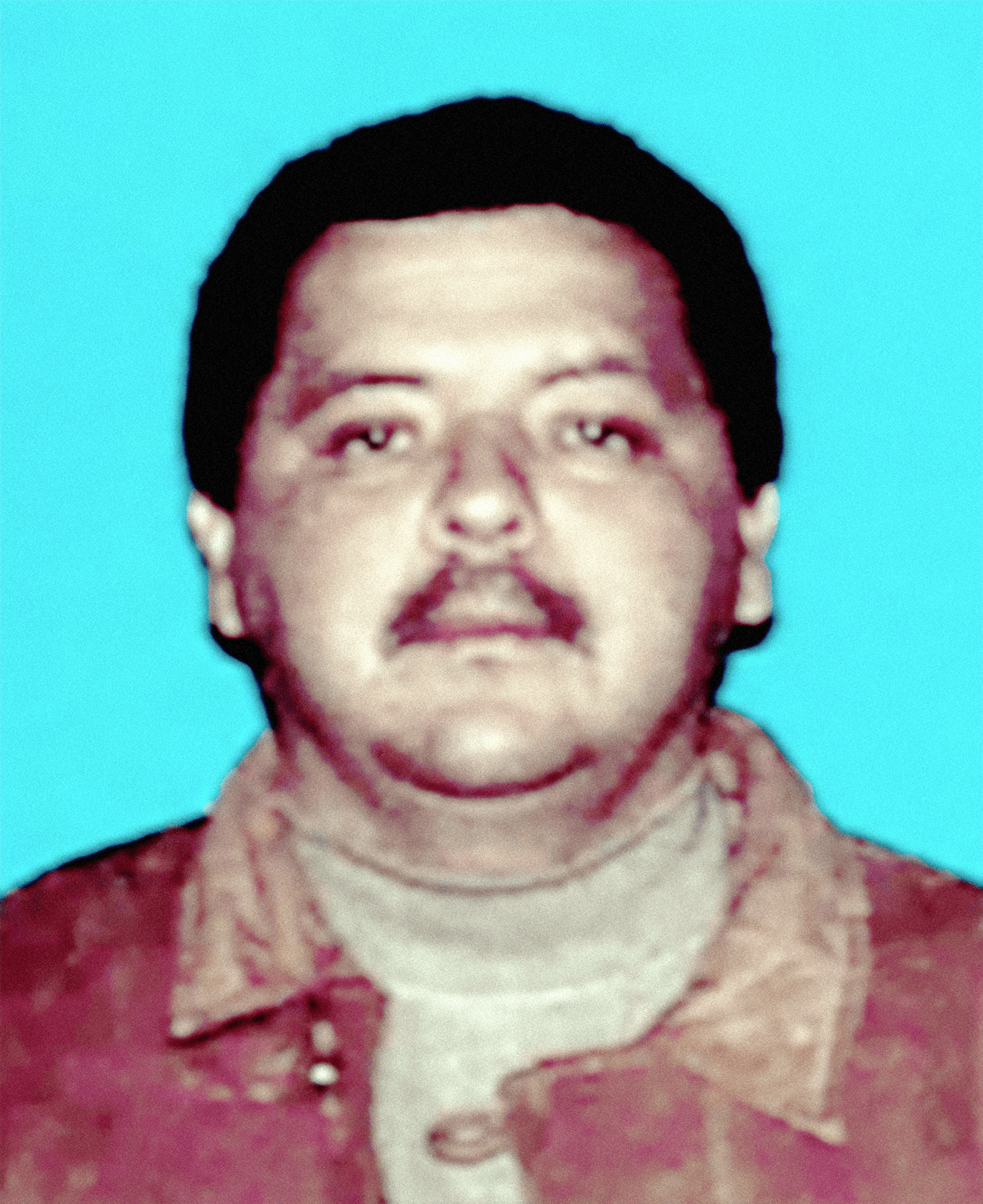 <b>Carlos Vásquez Serrano:</b>
<br>Es catalogado como
<b> </b>un criminal convicto, está acusado de asesinato, secuestro, agresión con arma de fuego y robo. El FBI ofrece una recompensa de hasta 5,000 dólares por información que conduzca a su arresto.