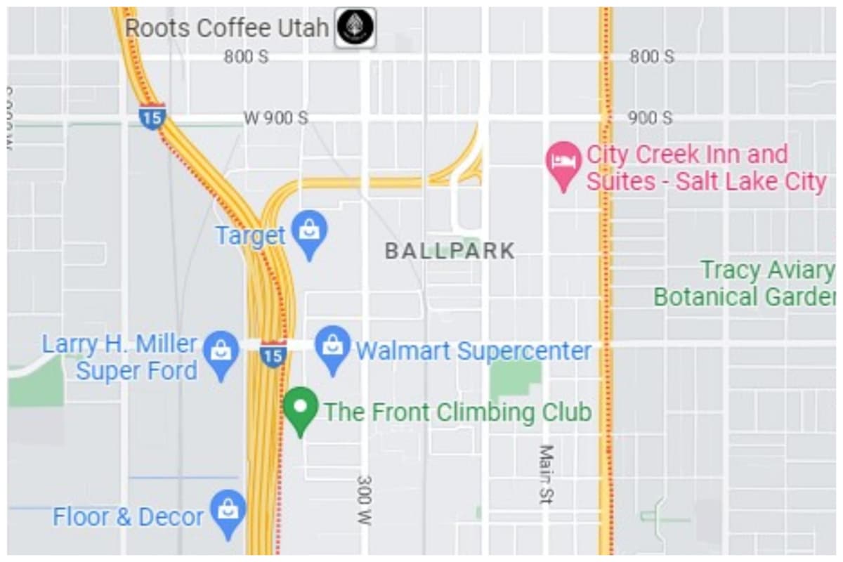 El complejo tiene muy buena ubicación, ya que cerca encontrarán la estación del tren TRAX Ballpark, además de tener tiendas de autoservicio y restaurantes.