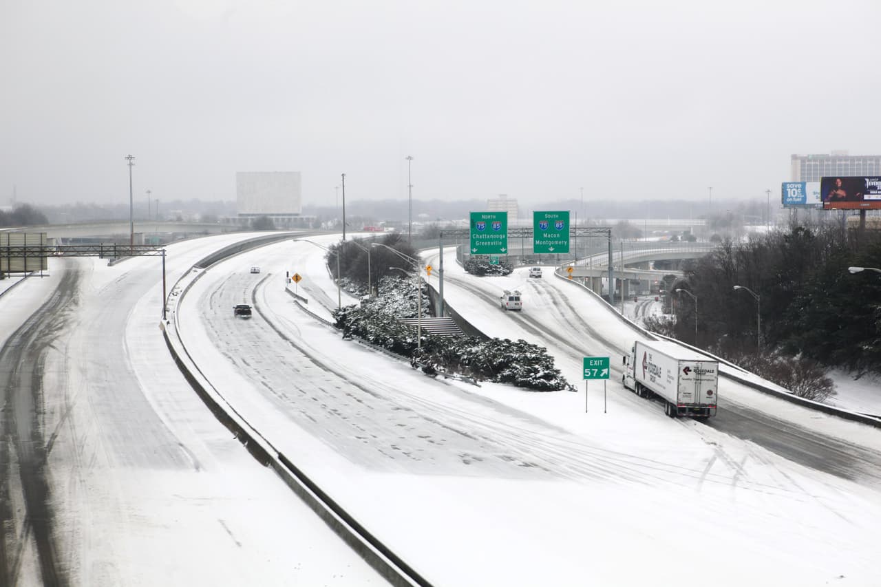 <b>Puesto 8. Interestatal 20 (I-20). 43.0 muertes por cada 100 millas. </b>Sus 1,539 millas recorren Texas, Louisiana, Mississippi, Alabama, Georgia y Carolina del Sur. Tuvo 662 accidentes fatales y ocupa el tercer lugar en accidentes por condiciones climáticas adversas (73 accidentes en lluvia o nieve y 4.7 muertes por cada 100 millas).
<br>