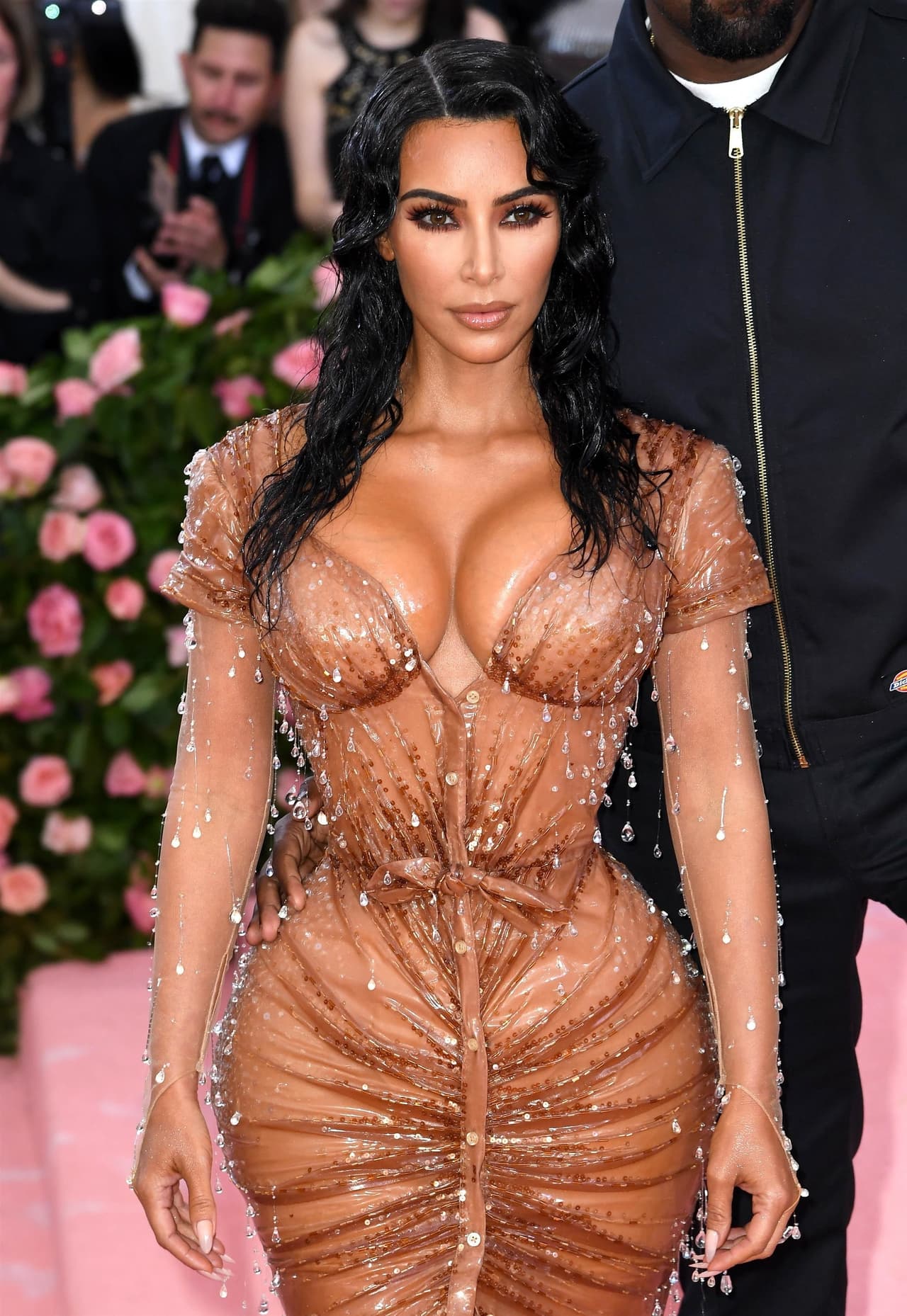 De acuerdo con TMZ, la empresaria podría derrumbar la casa de su ex, la cual adquirió para estar más cerca de sus hijos, porque necesitaría ser remodelada.
