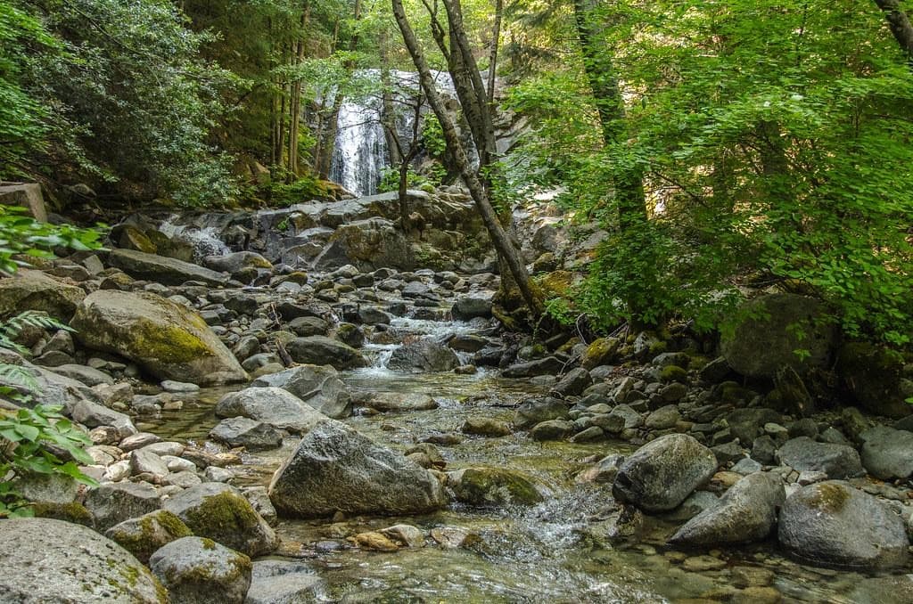 <b>Altura:</b> 2,000 a 2,500 pies
<br>
<b>Ubicación: </b>Parque Nacional de Whiskeytown, en Whiskeytown, California. 
<br>
<b>Precio: </b>Se aplican cuotas de entrada desde $ 15.00 hasta $ 55.00. 
<br>