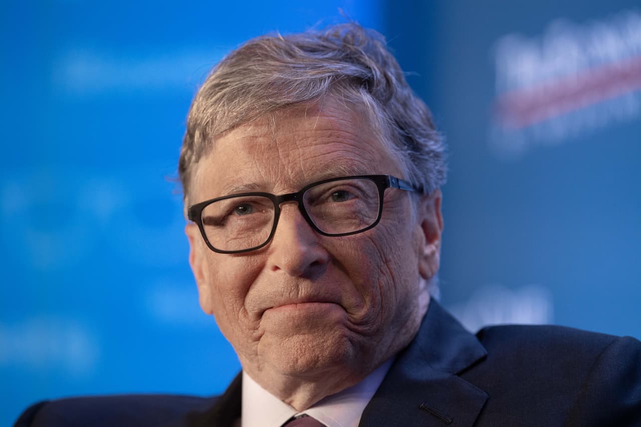 <b>Puesto 4. Bill Gates</b>
<br>
<br>
<b>Patrimonio: 137,000 millones de dólares.</b>
<br>
<br>El empresario y filántropo, fundador de Microsoft, aumentó su fortuna 5,390 dólares en el último año.
<br>