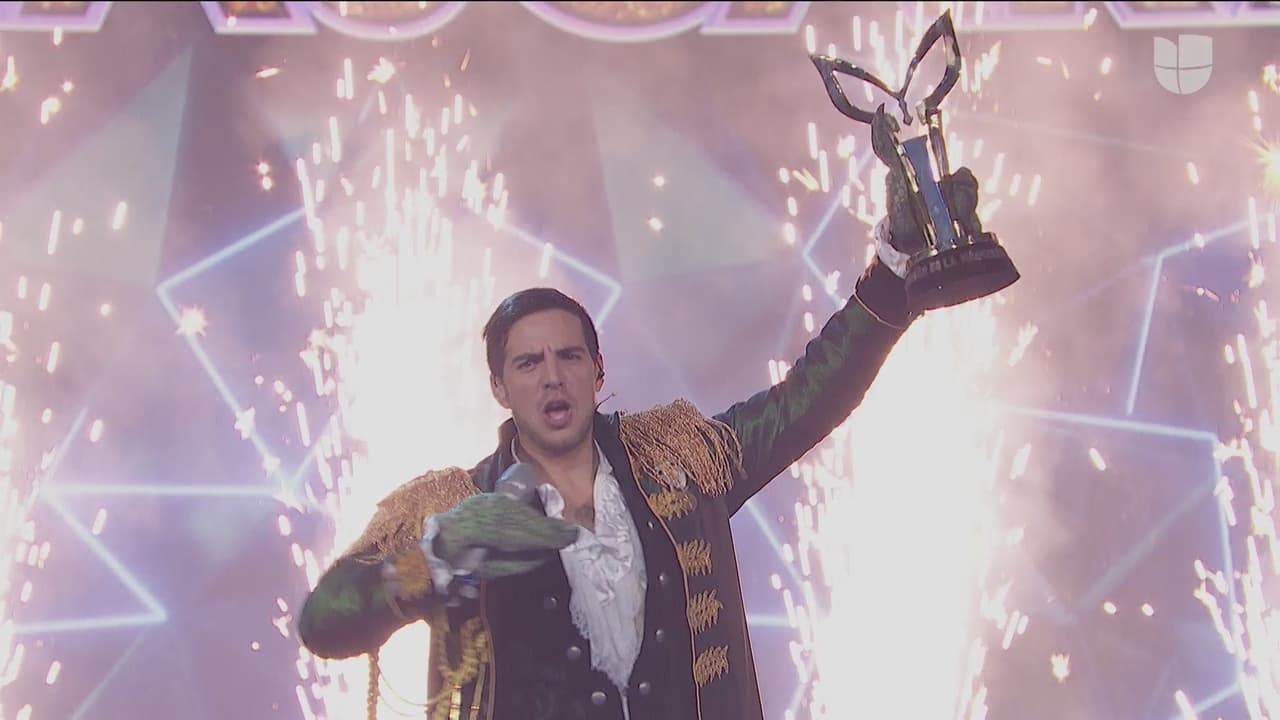 Con orgullo levantó el trofeo y ahora tiene el título de el primer ganador en la historia del reality mexicano ¿Quién Es La Máscara?.