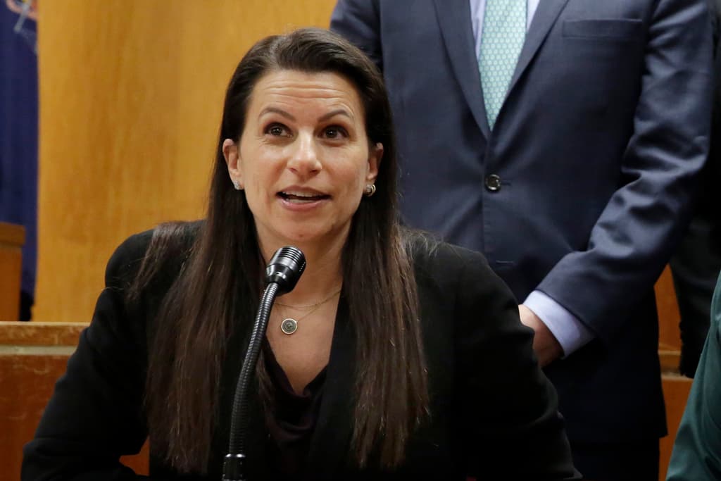 Quien es Karen Friedman Agnifilio, la veterana exfiscal contratada por Luigi Mangione en el caso del asesinato del CEO de UnitedHealthcare