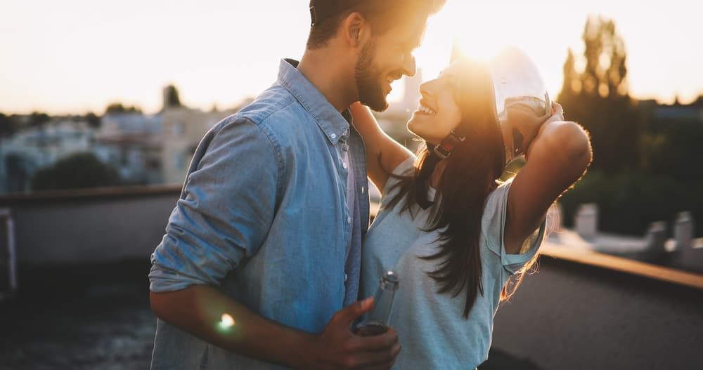 Los muy elegantes y circunspectos libranos regidos por Venus, planeta del amor, se sienten repentinamente como pez fuera del agua. Si notas que sus capacidades sociales disminuyen cuando está a tu lado, ya sabes que tú eres la causa.