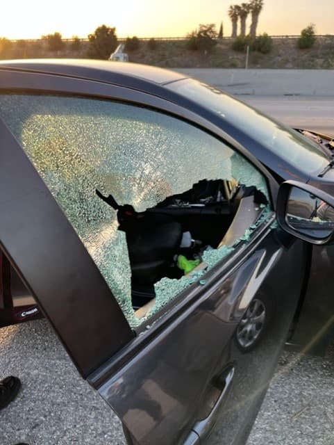 La familia ha creado una cuenta de 
<a href="https://www.gofundme.com/f/help-family-on-the-710-shooting?member=18563353&sharetype=teams&utm_campaign=p_na+share-sheet&utm_medium=copy_link&utm_source=customer" target="_blank">GoFundMe</a> para recoger fondos para pagar los gastos de que ahora tienen debido a este incidente.