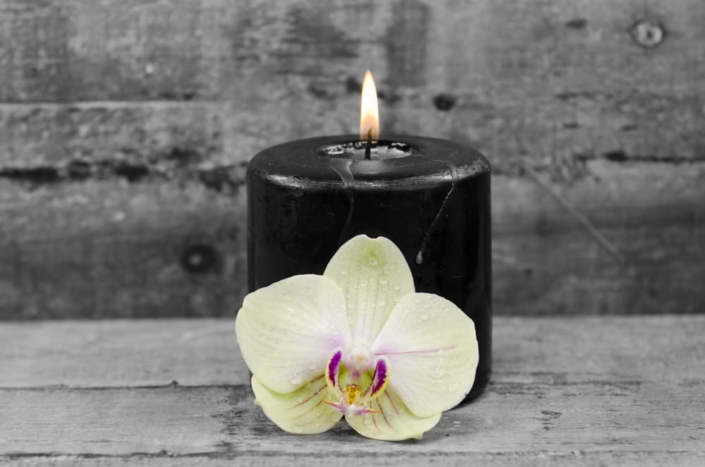 Aunque sí pueden usarse en rituales donde se le busque hacer daño a alguien, la realidad es que las velas negras hacen más bien que mal, y como en todo ritual, depende mucho de la intención de la persona que las esté usando y qué objetivo.