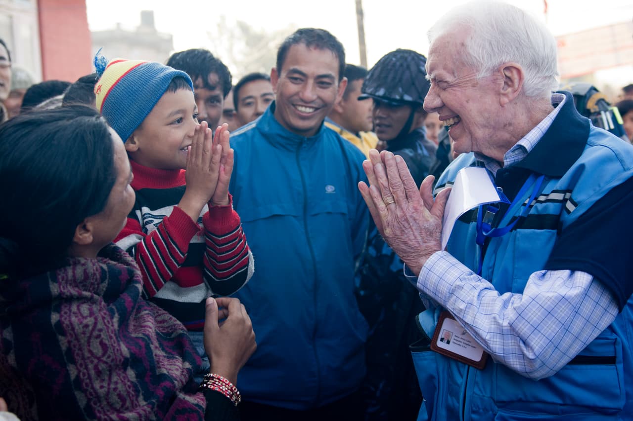 Jimmy Carter como observador electoral en Nepal. 2013.