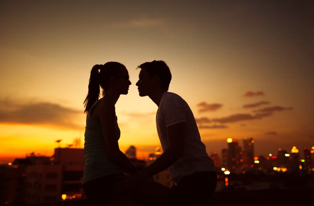 Ahora, sabes muy bien qué hacer, diferencias entre la verdad y la mentira. Con esa actitud diplomática, justa y equilibrada verás como a partir del día 20 entras en un plano ascendente, ascendente en todo.
<br>
<br>