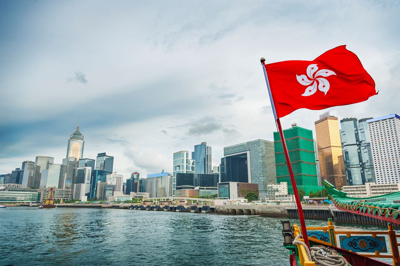 <b>Puesto 5. Hong Kong (región administrativa especial de China)</b>
<br>
<br>
<b>Indice WCOL: 101</b>
<br>
<br>Los precios también han aumentado fuertemente en las categorías ‘recreación’, ‘tabaco’ y ‘cuidado personal’. 
<br>
<br>A nivel global, el paquete de cigarrillos aumentó 6.7% en promedio. Los aumentos en los precios de los alimentos han sido más moderados, mientras que el costo de una botella de cerveza apenas ha aumentado desde 2020.
<br>