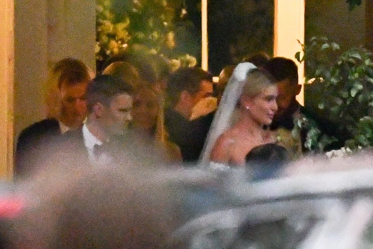 "Mi boda fue lo más destacado del año. Fue 
<b><a href="https://www.univision.com/famosos/justin-y-hailey-lucieron-mas-de-medio-millon-de-dolares-en-joyas-para-su-boda-pero-la-cifra-se-queda-corta-al-lado-de-pero-mariah-les-gano-fotos" target="_blank">el mejor día de mi vida</a></b>
<a href="https://www.univision.com/famosos/justin-y-hailey-lucieron-mas-de-medio-millon-de-dolares-en-joyas-para-su-boda-pero-la-cifra-se-queda-corta-al-lado-de-pero-mariah-les-gano-fotos" target="_blank">.</a> Sinceramente, me sentí muy feliz; estaba tan contenta", contó.
<br>