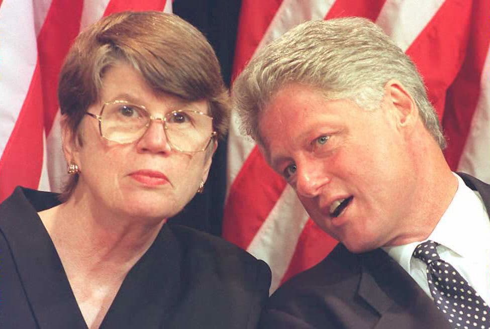 <b>La primera secretaria de Justicia: Janet Reno (1938). </b>Fue la primera Fiscal General de los Estados Unidos. Nominada por el presidente demócrata Bill Clinton el 11 de febrero de 1993 y confirmada el 11 de marzo del mismo año.