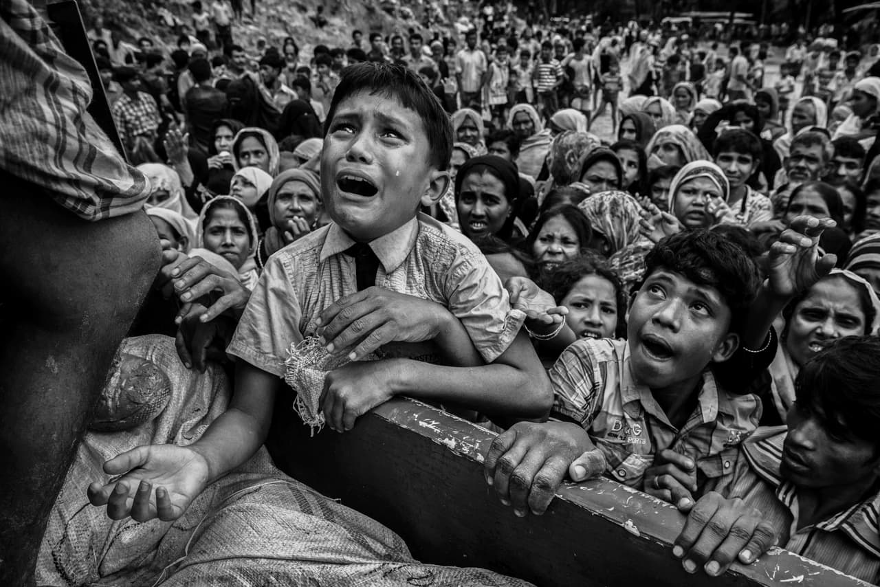 <b>Genocidio:</b> Esta década tampoco estuvo libre de genocidios. Naciones Unidas denunció la persecución de los musulmanes rohinyá a manos del ejército y la policía de Birmania, de mayoría budista y calificó estos actos de genocidio. Según cifras de este organismo, 25,000 personas han muerto y 725.000 se han visto desplazados por la violencia.