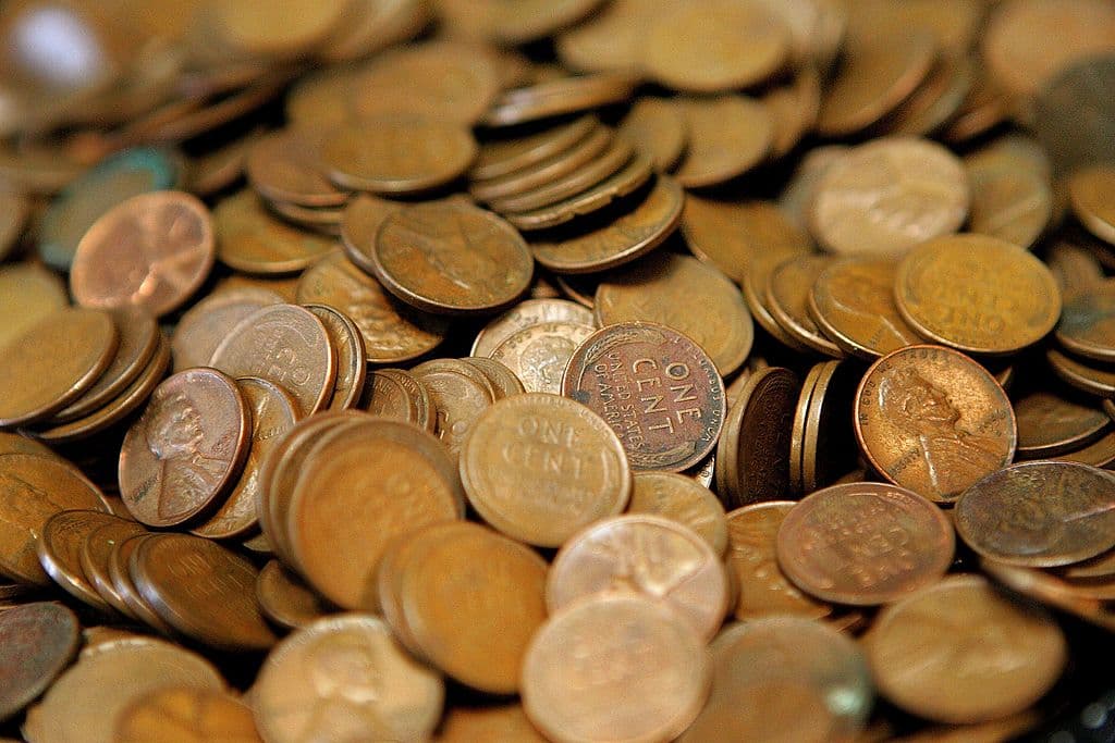 Imagen de archivo de centavos en una exhibición de monedas en Illinois, en 2006.