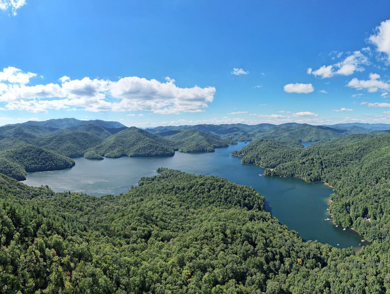 Encuentra más destinos e información local, 
<b><a href="https://www.univision.com/local/north-carolina-wuvc/localisimo">aquí</a></b>.