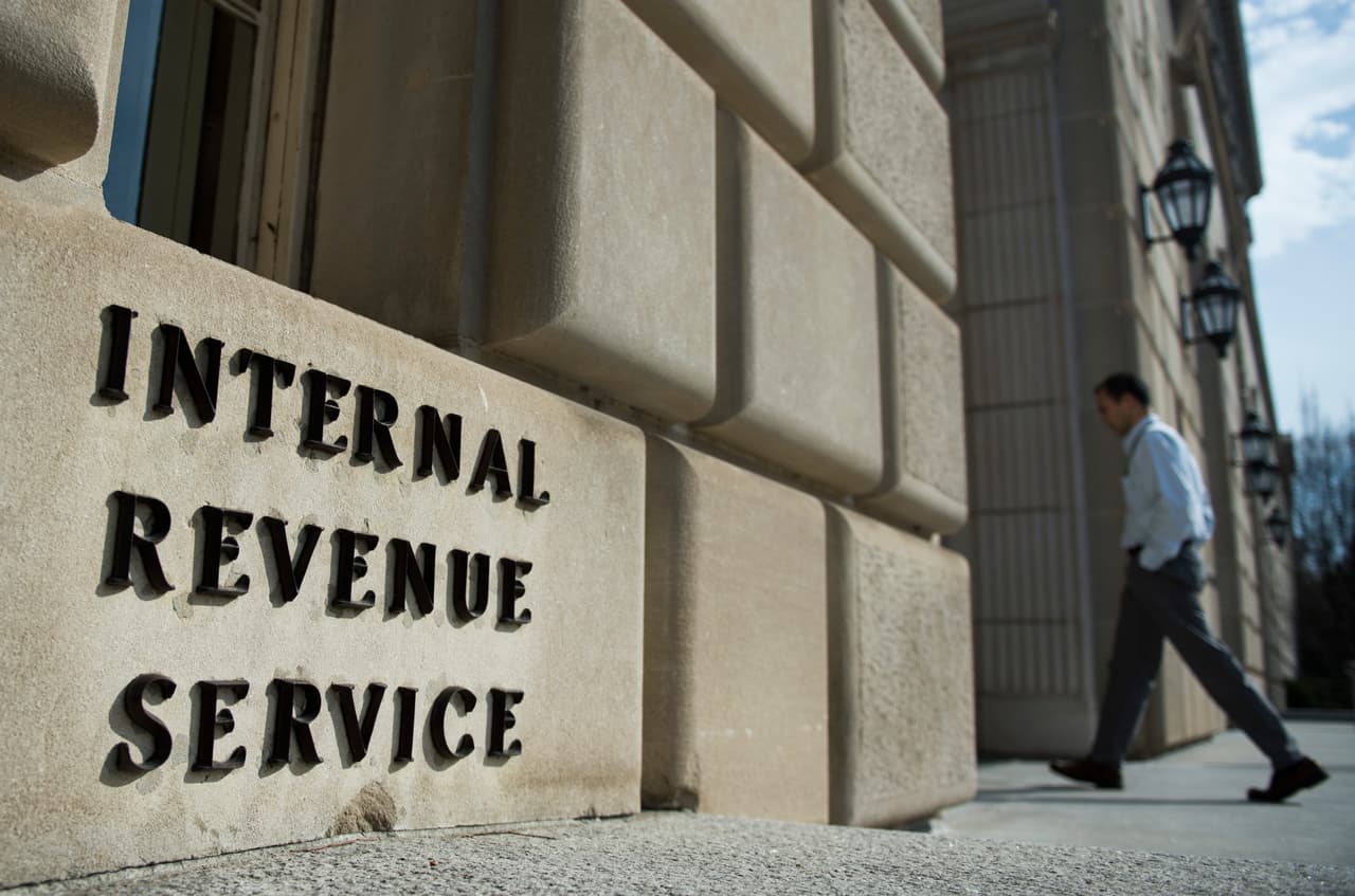 Aquí puedes dar tus datos bancarios al IRS para recibir más rápido el 'cheque' de $1,200
