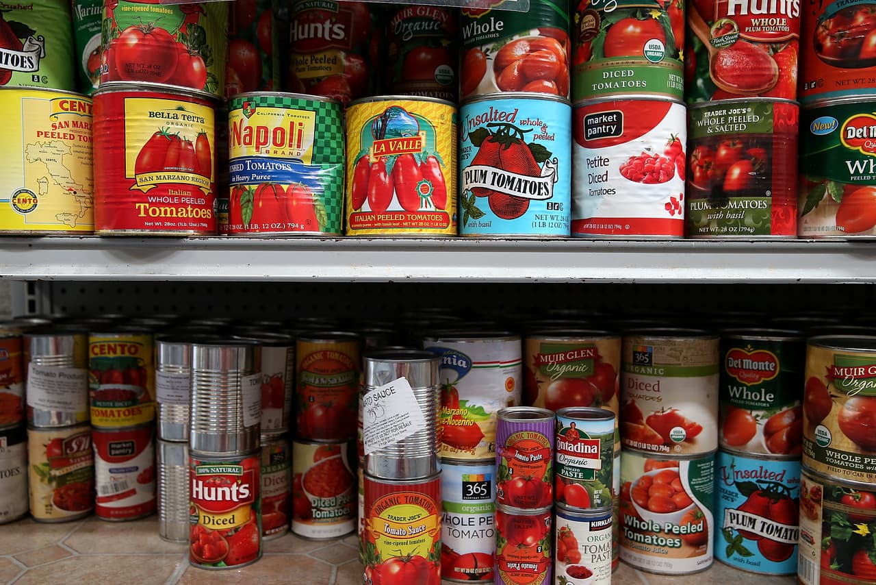 <b>Asistencia alimenticia, incluyendo ayuda de SNAP</b>
<br>
<br>El plan de los demócratas ampliará el aumento del 15% de las beneficios de SNAP hasta septiembre, que actualmente están programados para expirar a finales de junio. También dispondrá 880 millones de dólares.