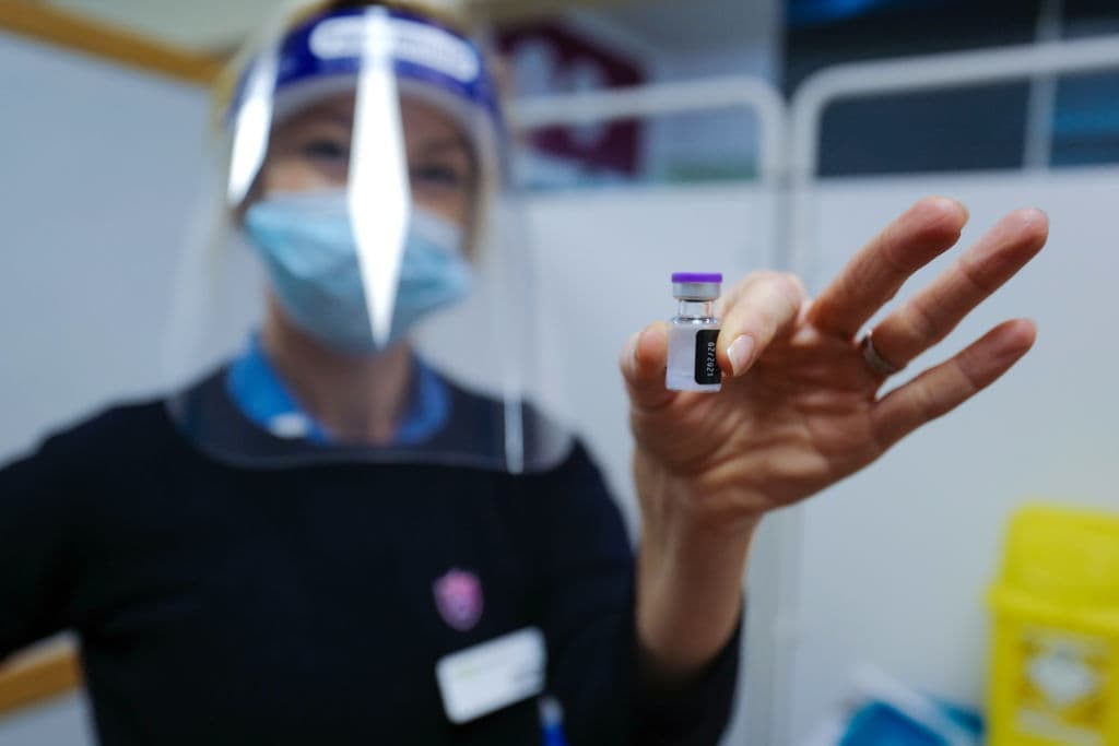 Eso aún dejaría alrededor de 
<b>17,000 dosis para distribuir a los otros 24 hospitales</b>, muchos de los cuales se presume son más pequeños que Jackson.