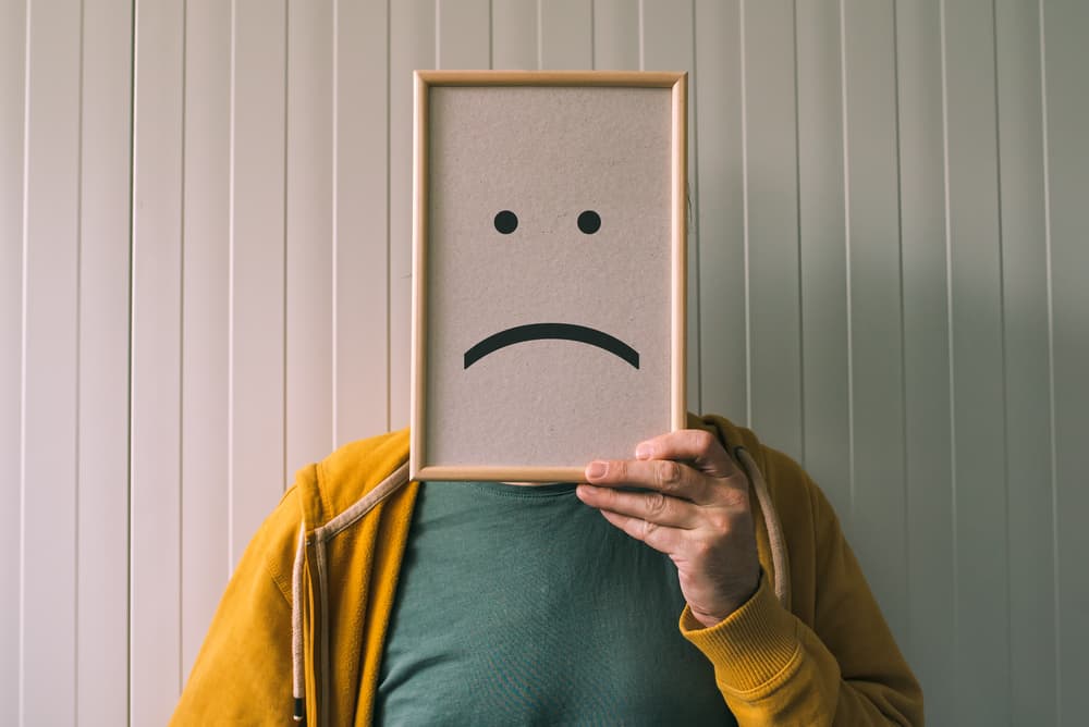 El capricorniano dirá que se trata de una actitud realista, que no le gusta hacerse ilusiones vanas ni estar soñando despierto sino actuar según se presente la realidad objetiva, y esto es muy positivo, pero el problema radica la cantidad de obstáculos que se pone a sí mismo y a los demás frente a esa tarea que acoge con poco entusiasmo.