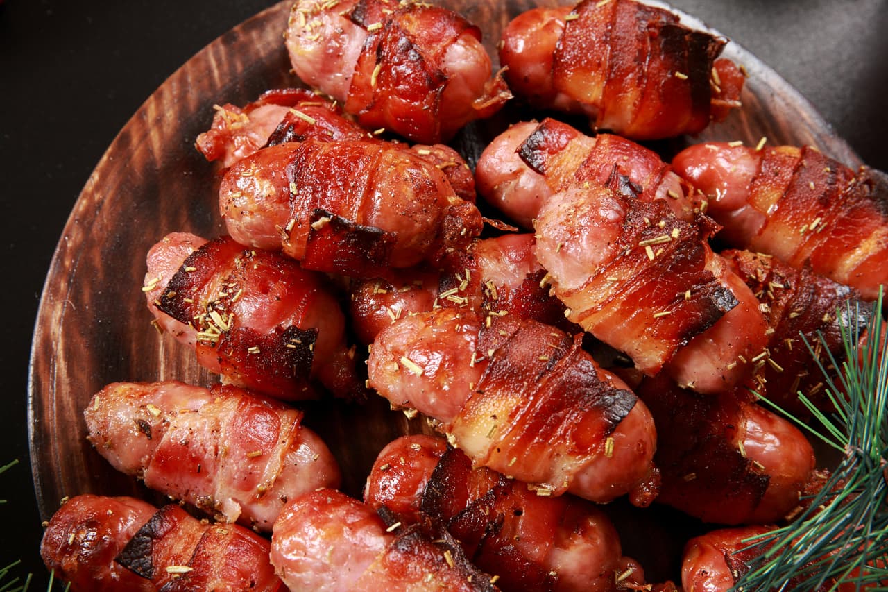<b>Puesto 7. Cerdo. </b>
<br>
<br>Un kilo de carne de cerdo genera 7.9 kilos de gases de efecto invernadero. El NRDC estima que los cambios en la dieta estadounidense entre 2005 y 2014 
<a href="https://www.nrdc.org/media/2017/170322"><u>evitaron la emisión de aproximadamente 271 millones de toneladas de contaminación</u></a> que calienta el clima. Esto es aproximadamente el equivalente a la contaminación que producen 57 millones de automóviles durante un año.