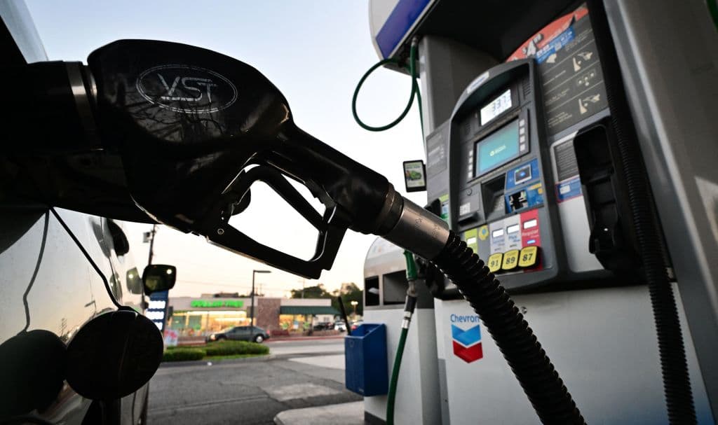 La fuerte caída de la gasolina, un alivio que no impide que la inflación siga golpeando a millones de estadounidenses