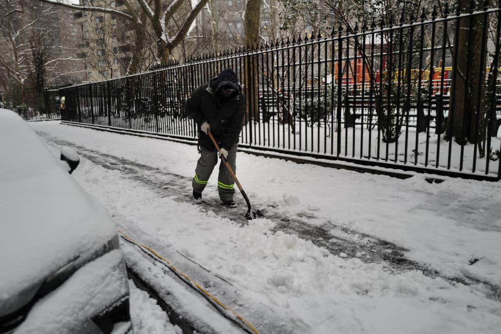 Frío polar: las costas este y oeste de EEUU se preparan para una nueva ola de nieve y hielo