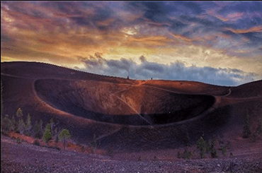 <b><a href="https://www.nps.gov/lavo/index.htm" target="_blank">El Parque Nacional Volcánico Lassen</a></b> es hogar de aguas termales y fumarolas, praderas de flores silvestres, lagos de montañas y es uno de los pocos lugares del mundo donde puedes encontrar cuatro tipos de volcanes.
