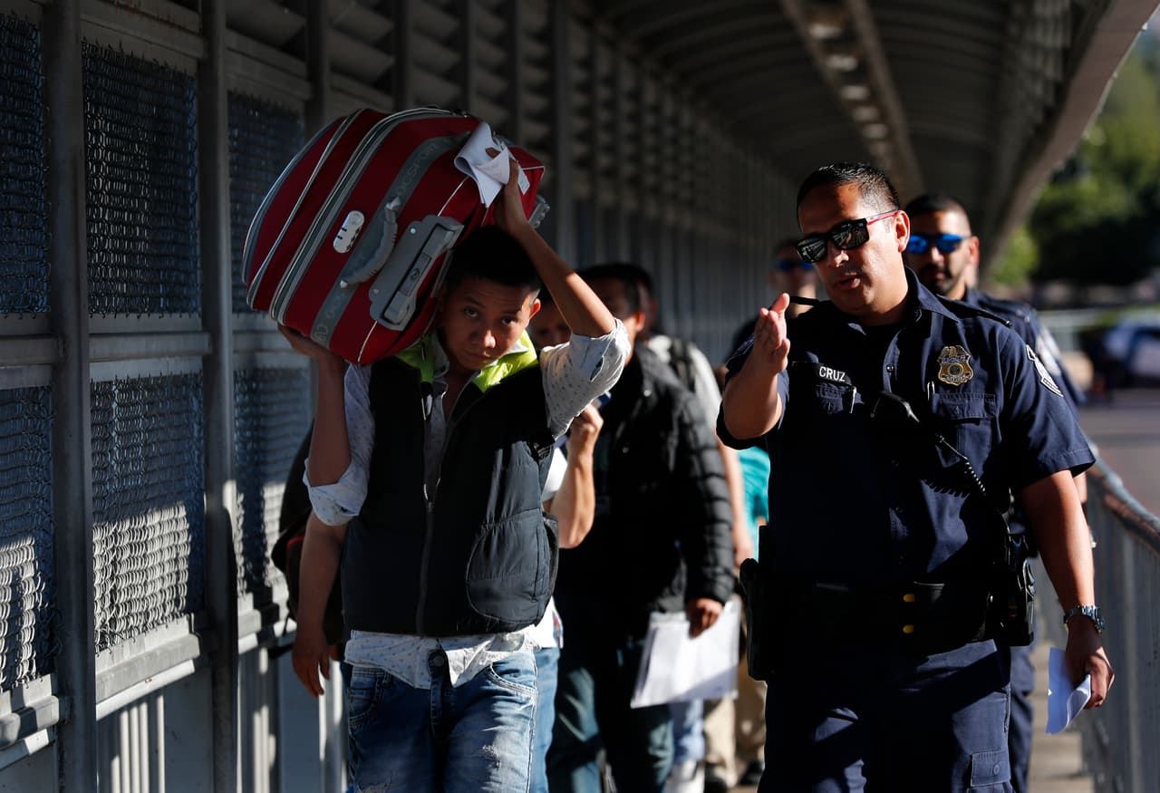 Inmigrantes que pidan asilo en EEUU deben explicar en una carta por qué buscan la protección del gobierno