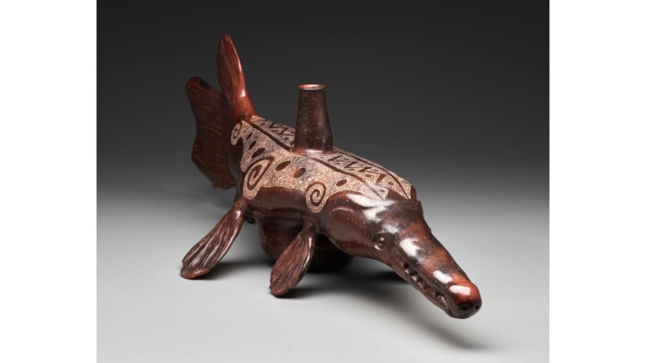 Esta figura 
<b>"Batah Kuhuh Alligator Gar Fish"</b> es una pieza valorada en 
<b>$10,000 dólares.</b> El joven también la dañó y rompió el cristal que la protegía al lanzarle un soporte de gel antibacterial. Esta pieza quedó hecha pedazos, según documentos del arresto.