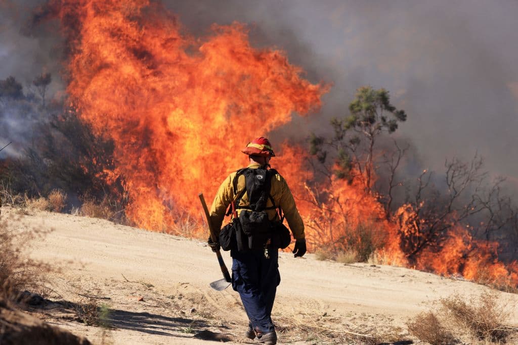 El Departamento de Bomberos del condado Riverside, en California, señaló que el incendio Highland se originó en territorio de Rancho Aguanga, muy cerca del cruce de las carreteras 79 y 371.