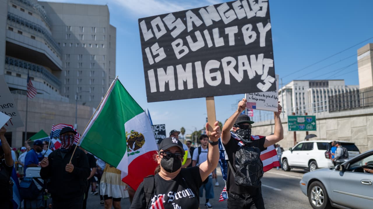 Hijos de inmigrantes luchan por los derechos de sus padres indocumentados en EEUU