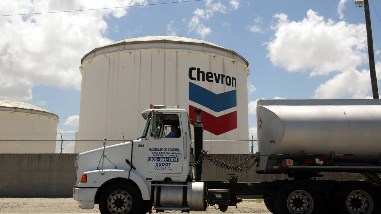 La empresa petrolera estadounidense Chevron anuncia el despido de más de 500 empleados en Houston