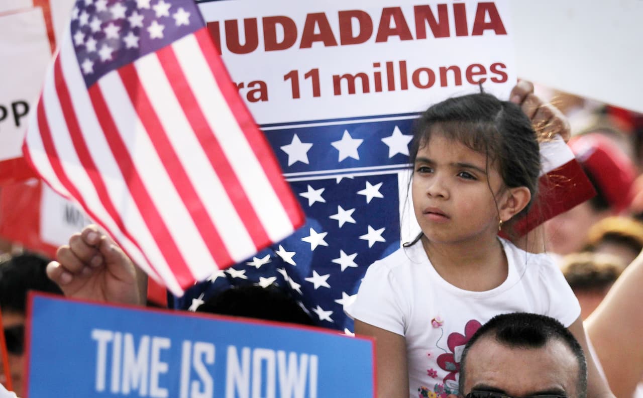 Demócratas optimistas tras reunión para incluir reforma migratoria en plan de presupuesto