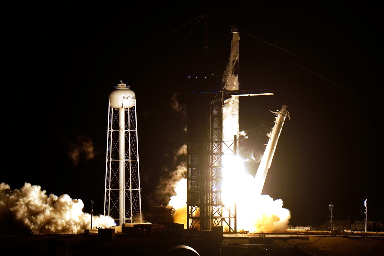 La NASA y SpaceX lanzan con éxito la primera misión comercial con tripulación a la Estación Espacial Internacional