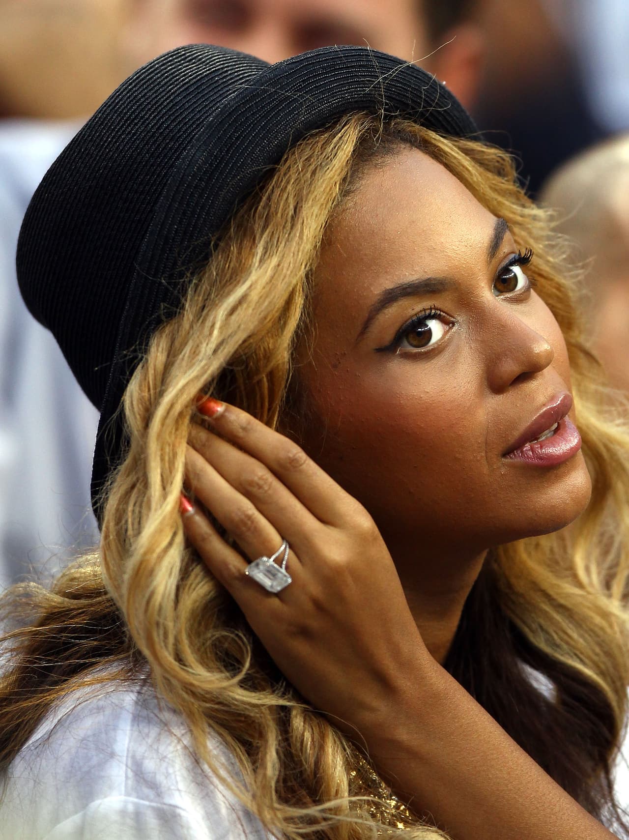 El anillo que recibió Beyoncé está valuado en cinco millones de euros y es un diamante de 18 kilates, montado en platino y de corte esmeralda.