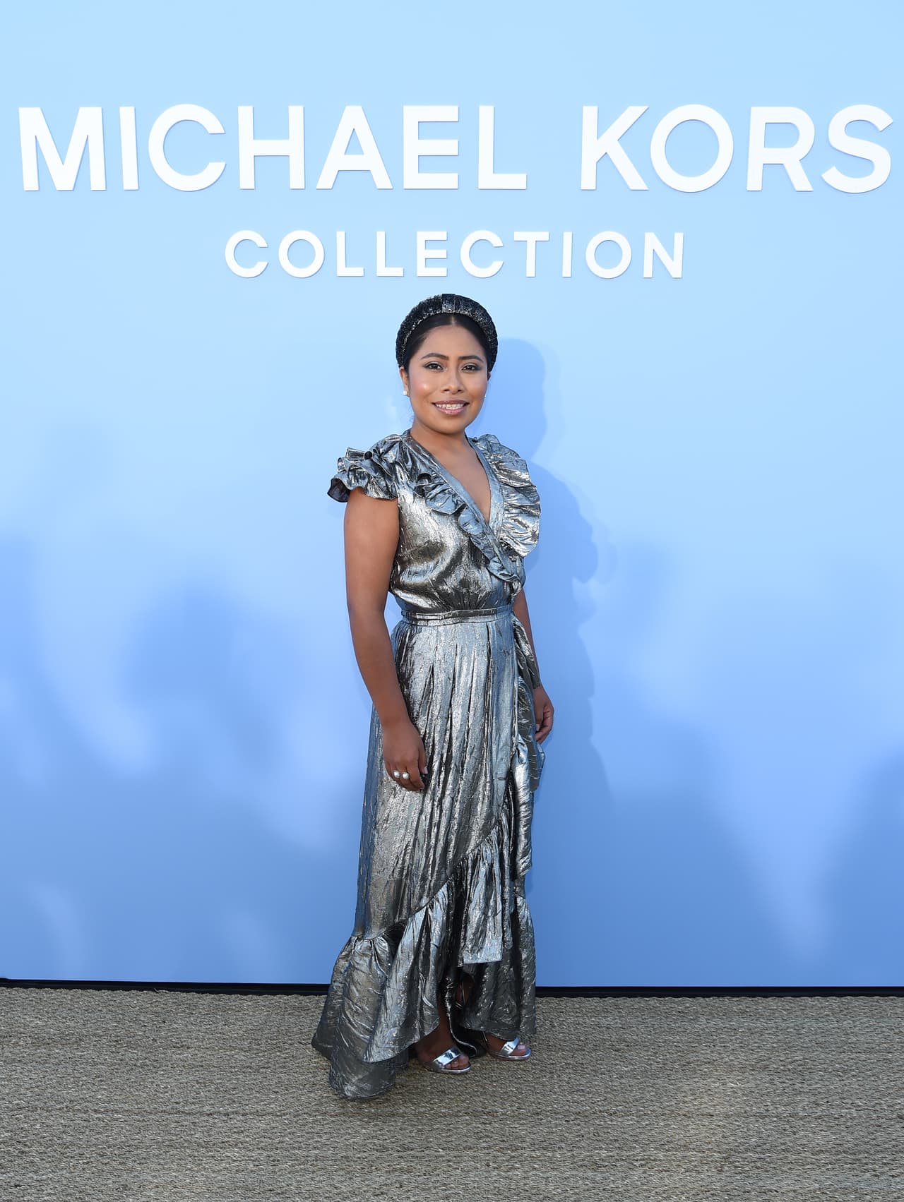 <b>#6</b>
<br>En 2020, Yalitza fue invitada al desfile de la colección de primavera de Michael Kors, evento en donde lució un brillante diseño del diseñador. 
<br>