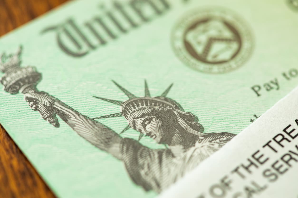 ¿Un cuarto o quinto cheque de estímulo? Más legisladores demócratas lo piden pero su aprobación es poco probable