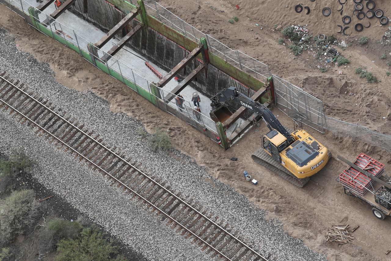 Biden ordena detener la construcción del muro fronterizo para revisar su financiamiento y su viabilidad