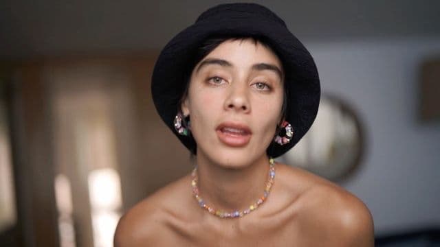 “Nosotros como actores todo el tiempo la gente nos está juzgando, nos está señalando, sobre todo como mujer hay como esta expectativa de que me tengo que ver o me tengo que comportar de cierta forma”, puntualizó.
