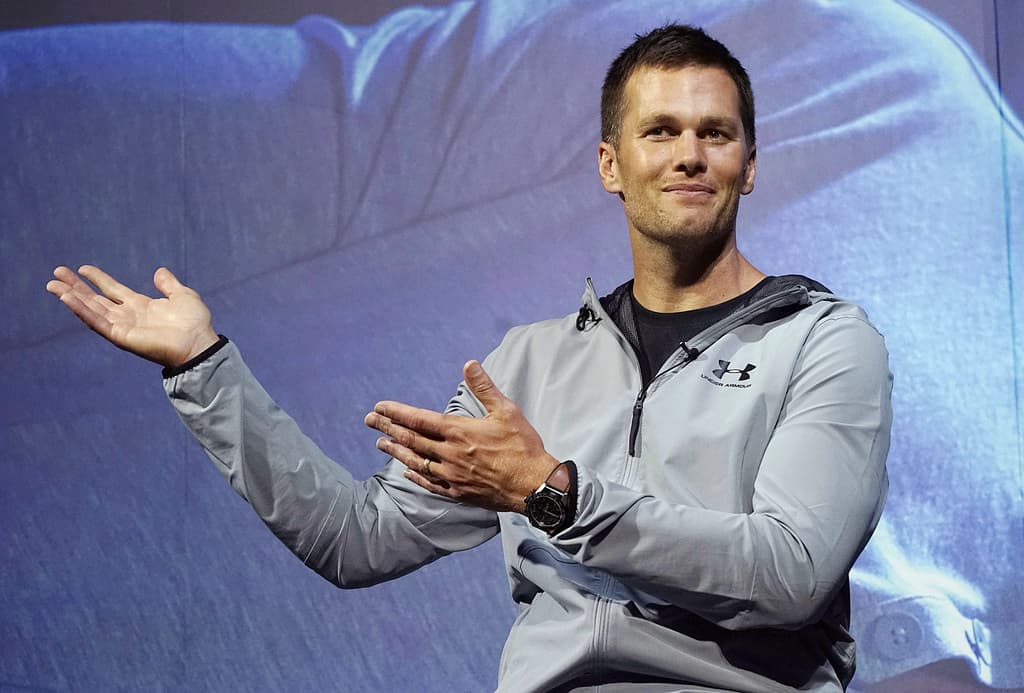 <b>Tom Brady y Gisele Gisele Bündchen</b> compraron una propiedad en Indian Creek por $17 millones. Sin embargo, decidieron derribarla para realizar un hogar de última generación. Tras el divorcio, aún se desconoce quién residirá en la nueva mansión de Florida antes que Brady se convierta en el siguiente analista de la NFL por la cadena FOX.