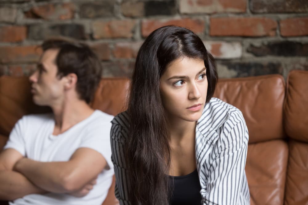 <b><a href="https://www.univision.com/horoscopos/compatibilidad/libra-y-geminis">LIBRA Y GÉMINIS </a></b>
<br>Al principio puede parecer que son una gran combinación, puesto que ambos son signos de aire; personas divertidas, alegres, sociables, extrovertidas y que les encantan las cosas finas de la vida. No obstante, mientras más profundizan su relación bien puede deteriorarse al notar que no congenian tan bien como se lo esperaban.