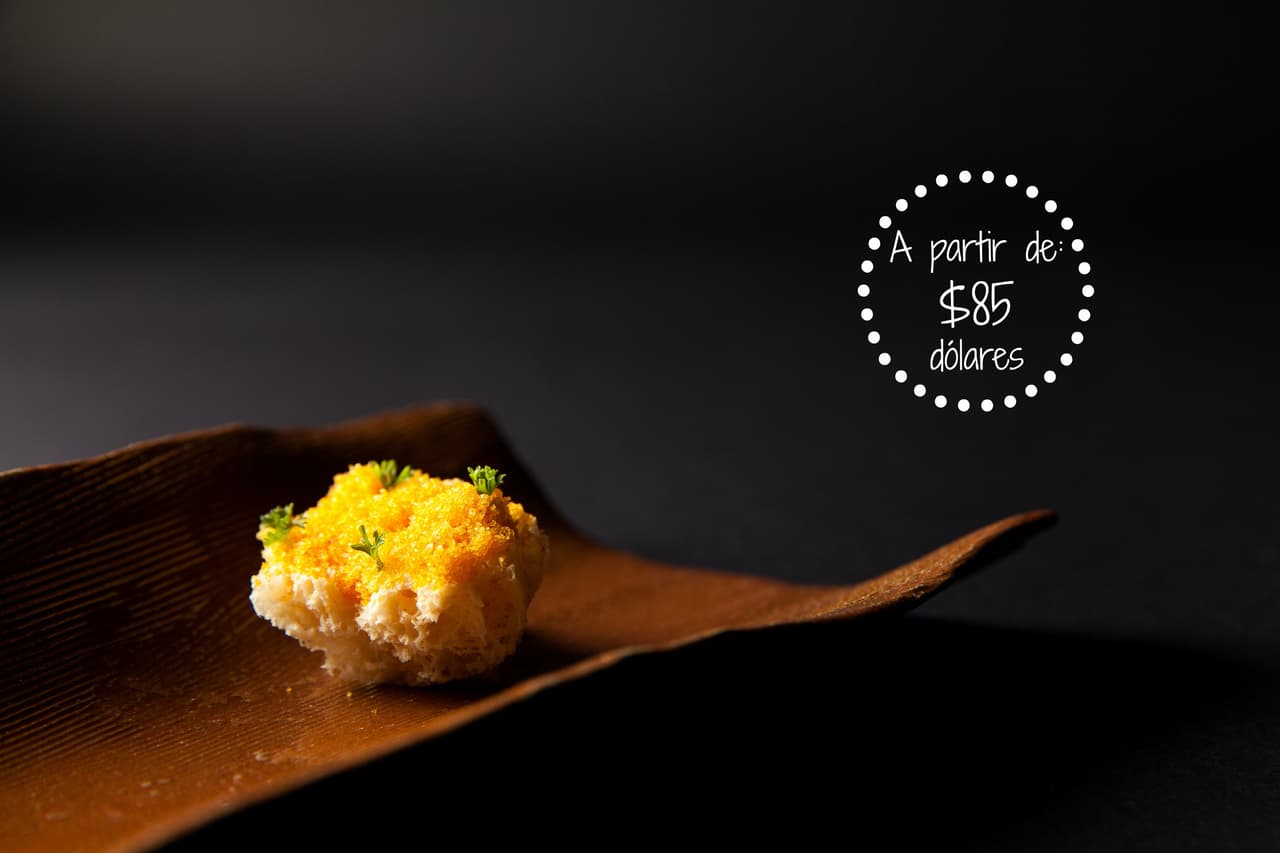 <a href="http://domrestaurante.com.br/"><b>D.O.M.:</b></a>
<br>Durante varios años, 
<b><a href="http://www.univision.com/estilo-de-vida/chefs/los-chefs-latinos-y-otros-detalles-de-la-segunda-temporada-de-chefs-table">el chef Alex Atala</a></b> se ha entregado a la tarea de descubrir nuevos ingredientes en la región del Amazonas, un trabajo parcial como investigador y expedicionista que ha enriquecido su cocina y, más allá, la gastronomía brasileña. En D.O.M., Atala ofrece cuatro menús distintos. Cada uno preparado con ingredientes amazónicos exclusivos cuyos precios van desde los 
<b>85 dólares (por un menú de siete tiempos), hasta los 169 dólares por el de 14 tiempos. </b>
<br>