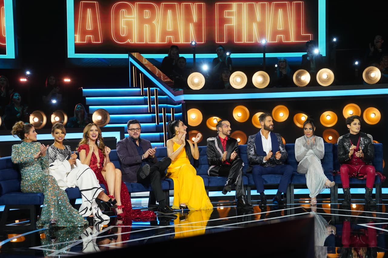 Fue la oportunidad para ver de nuevo reunidos a todos los participantes. En el estudio ya esperaban Marie Claire Harp, Sofía Rivera Torres, Ferka, Raquel Bigorra, Paul Stanley, Bárbara Torres, Apio Quijano, Jorge Losa, 'Barby' Juárez y Emilio Osorio.