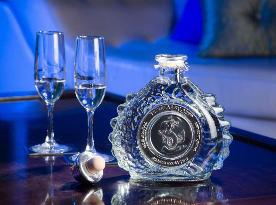 La despampanante botella se creó para adornar las fiestas patrias de México en 2010.