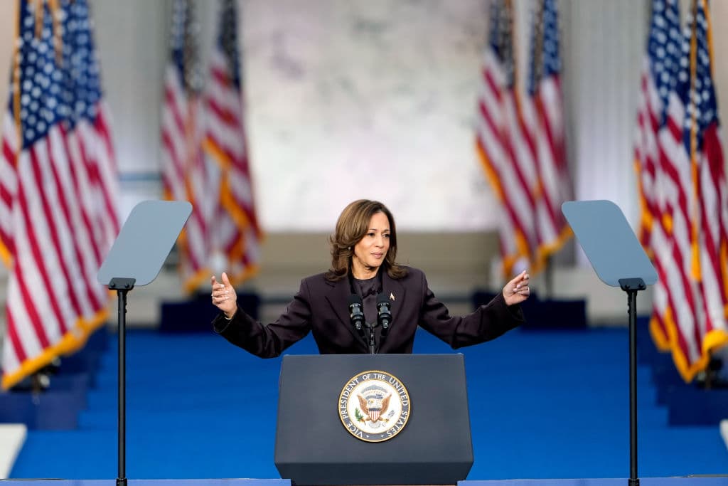 Kamala Harris reconoce su derrota y anima a sus seguidores a seguir luchando por las razones que motivaron a su campaña.
